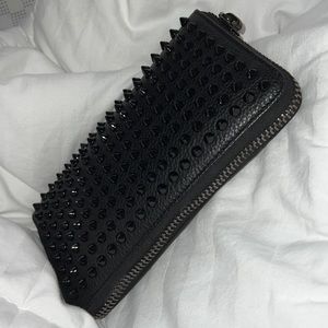 Perfect condition wallet hold up to 12 cards no box